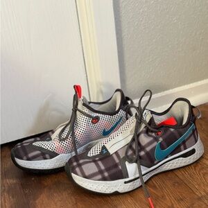 Strobel nike tennis shoes men’s size 9.5